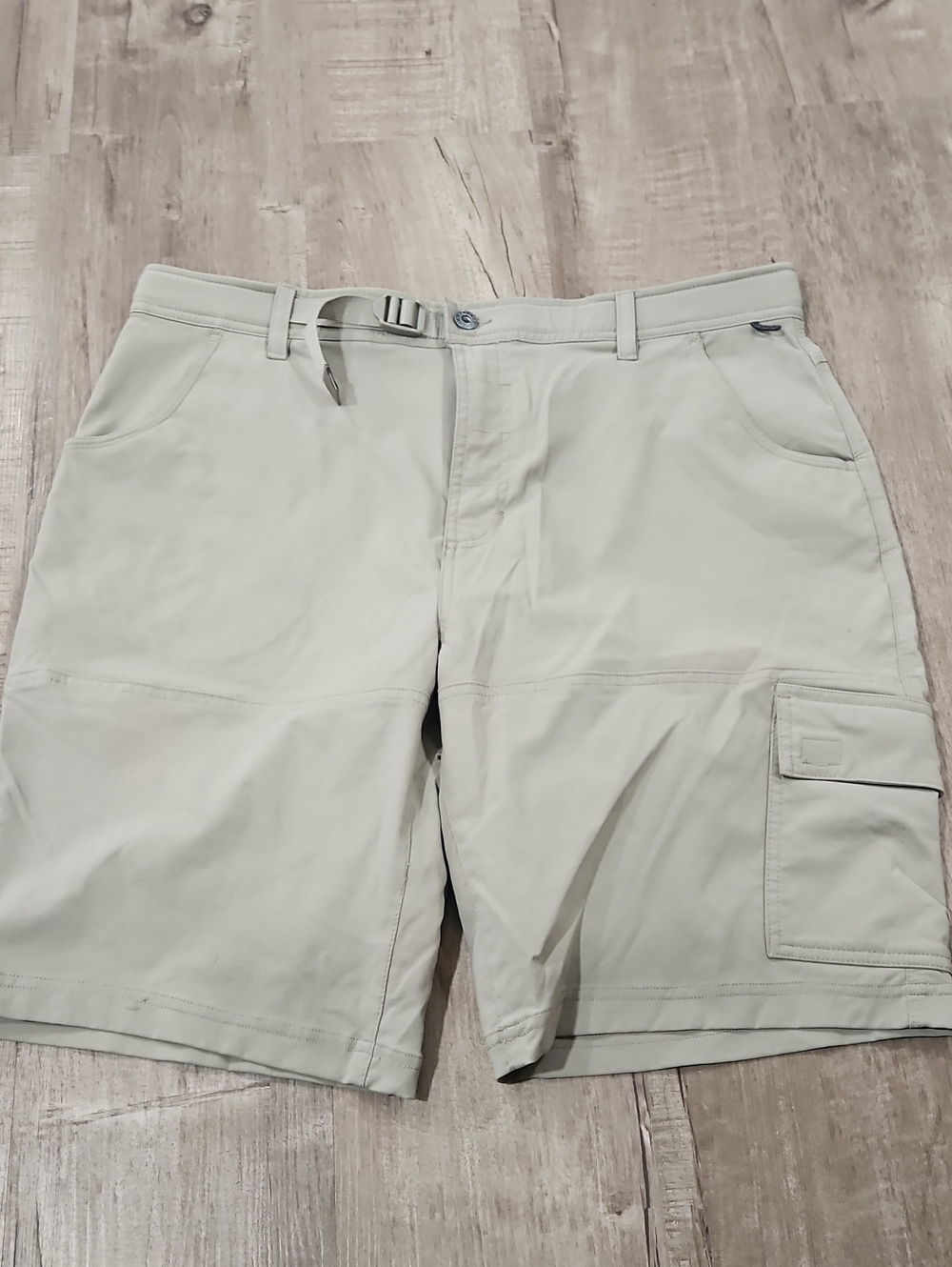 Gerry Men's Light Beige Cargo Shorts with Utility Pocket. Size 38